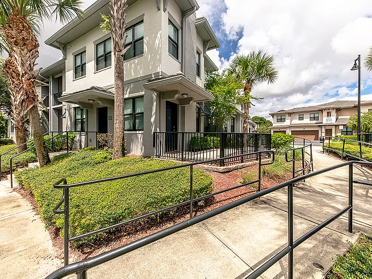 The Hamptons at Palm Beach Gardens Apartments — Photo 16