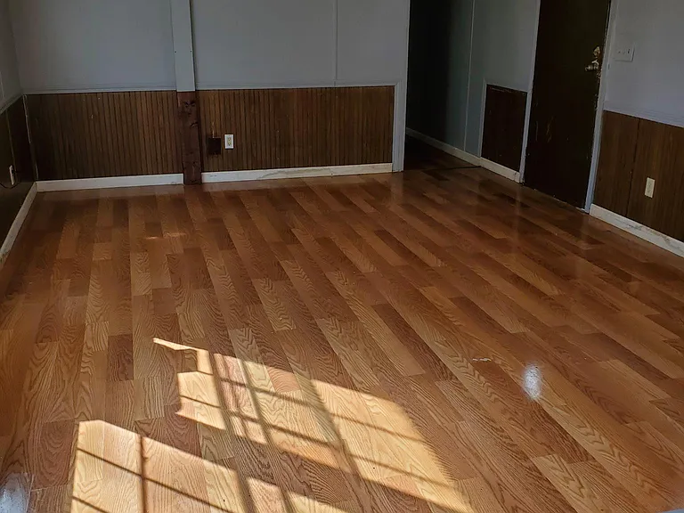 103 Redcomb Dr — Photo 3