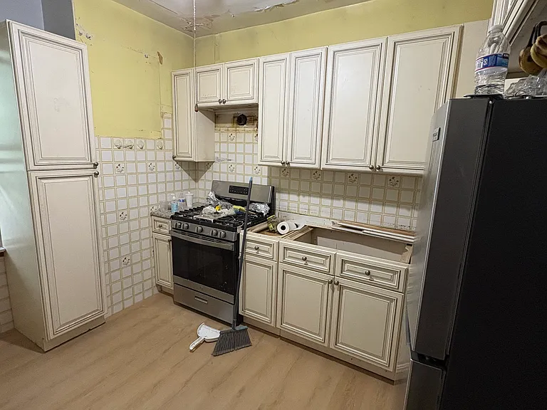 221 Jewett Ave #2 — Photo 6