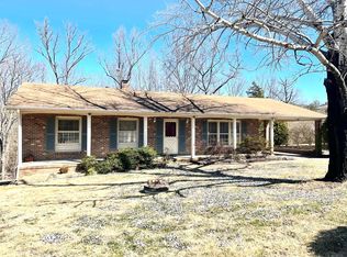 1098 E Oak Hill Dr, Halifax, VA 24558