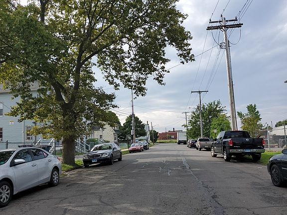 Exterior Neighborhood (street photo)