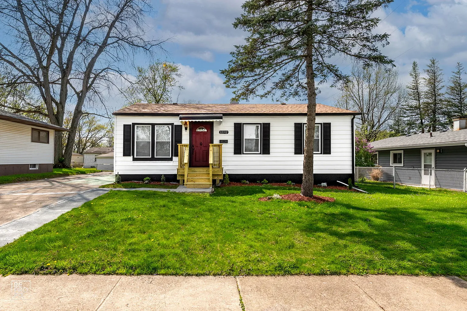 22312 Merrill Ave photo 1