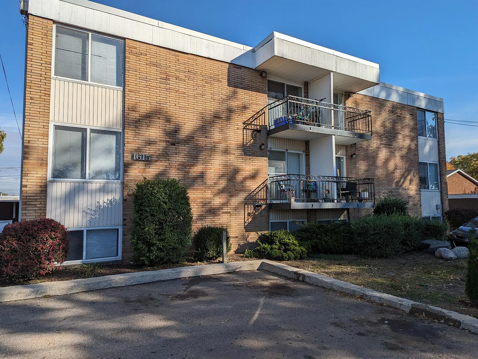 1615 Nottingham Ave #202 photo 1