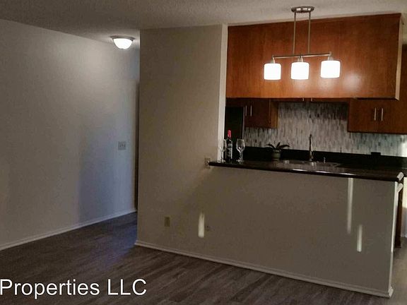 5th image of 1623 Victory Blvd APT 1