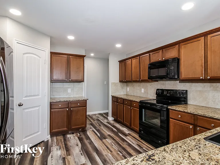 1307 Bent Grass Dr — Photo 6