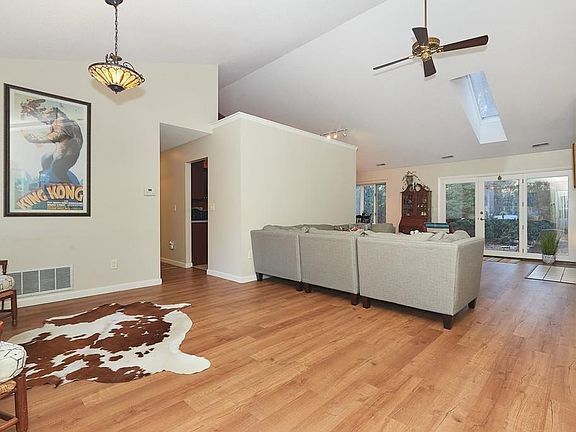 5th image of 600 Summer St APT 10