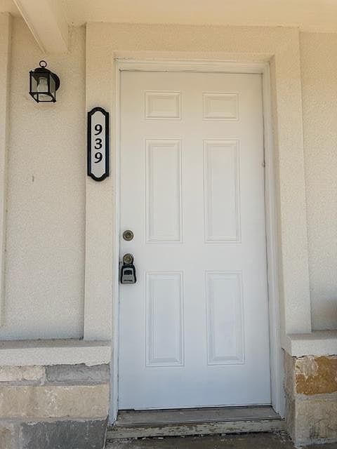 1st image of 939 Nimitz Dr