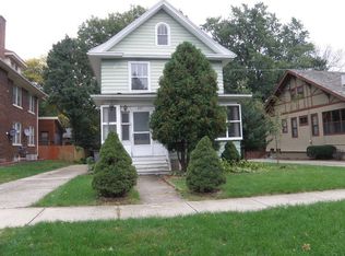 425 Oak Ave, Aurora, IL 60506