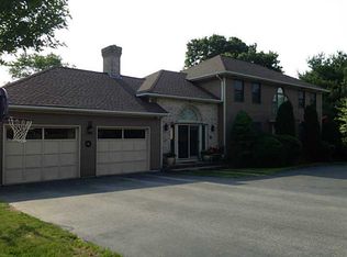 21 Phenix Ridge Dr, Cranston, RI 02921