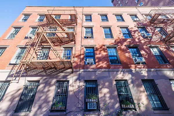 Sold by Byson Real Estate Company | media 7