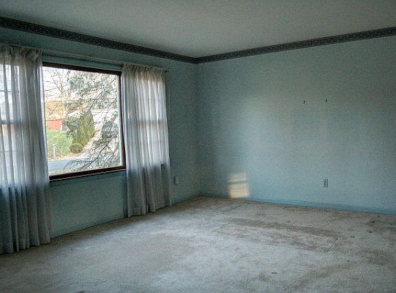 3rd image of 437 Cardinal Dr