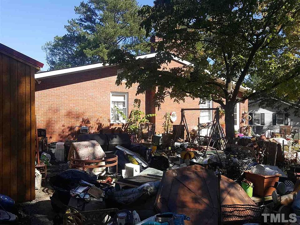2nd image of 906 S Wilmington Ave