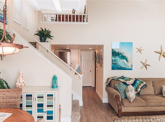 4th image of 20 Cabrillo St
