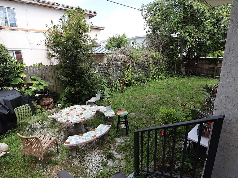 951 SW 7th St #5 — Photo 22