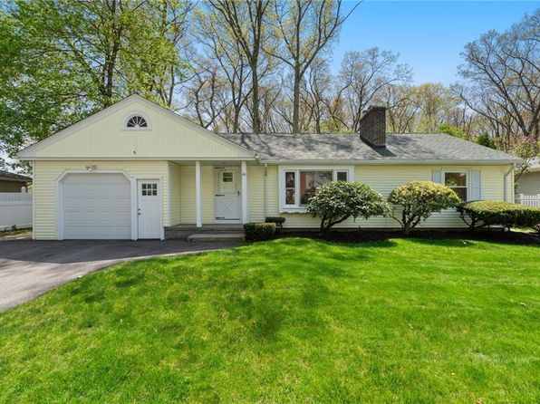 101 Shirley Dr, Cumberland, RI 02864