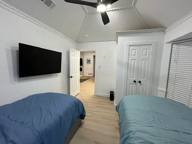 9090 Meadowcrest St — Photo 32