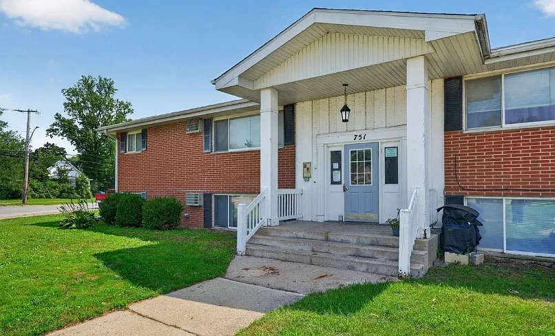 2 bed, 800 sqft, $1,400 — Photo 1