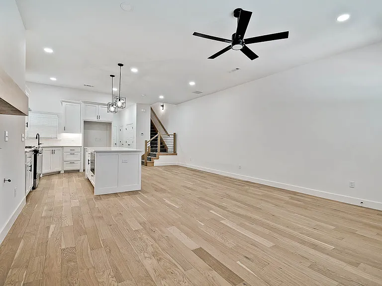 510 W Persimmon St — Photo 21