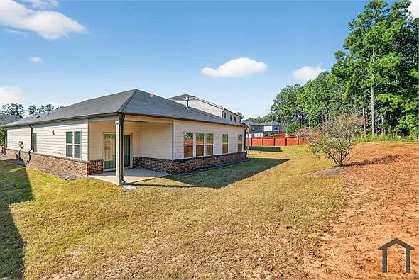 4 bed, $2,800 — Photo 2
