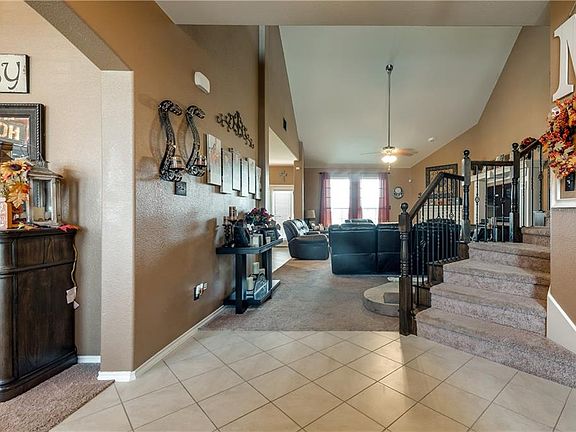 4th image of 202 Lacy Oak Ln