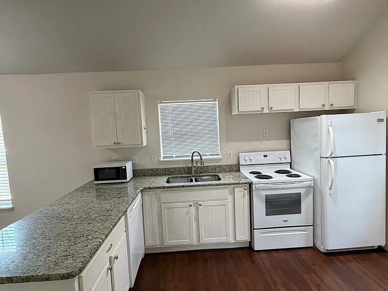 1311 North Ave — Photo 8