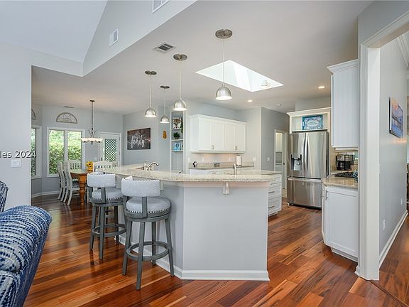 5th image of 10 Long Leaf Ln