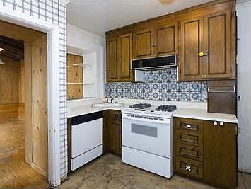 4th image of 1626 Diamond St