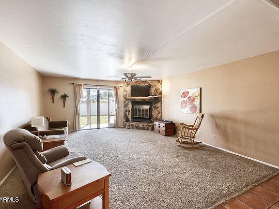 4th image of 1048 Carmelita Dr
