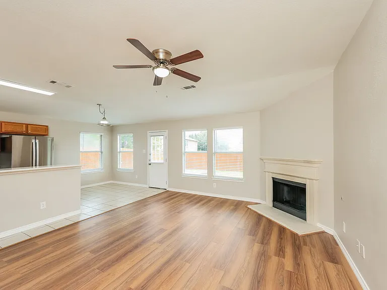 2114 Rose May Dr — Photo 4