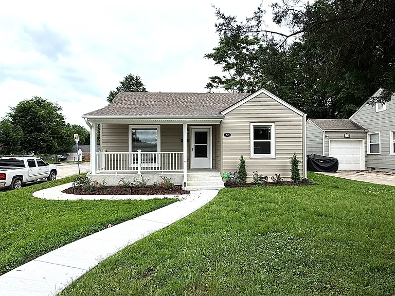 301 S College Ave — Photo 1