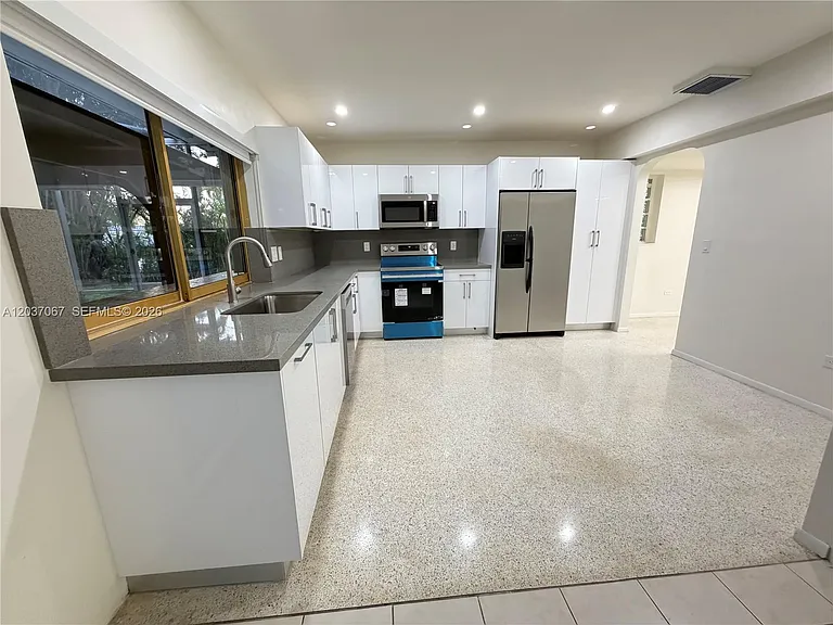 2134 SW 99th Ave — Photo 9