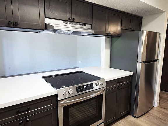 3rd image of 2572 Knollwood Ct APT 208