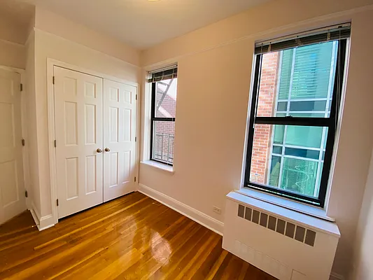 Rented by Metropolis Real Estate of Manhattan | media 28