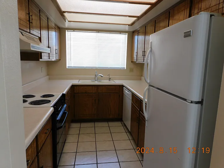 1559 W 14th St — Photo 5