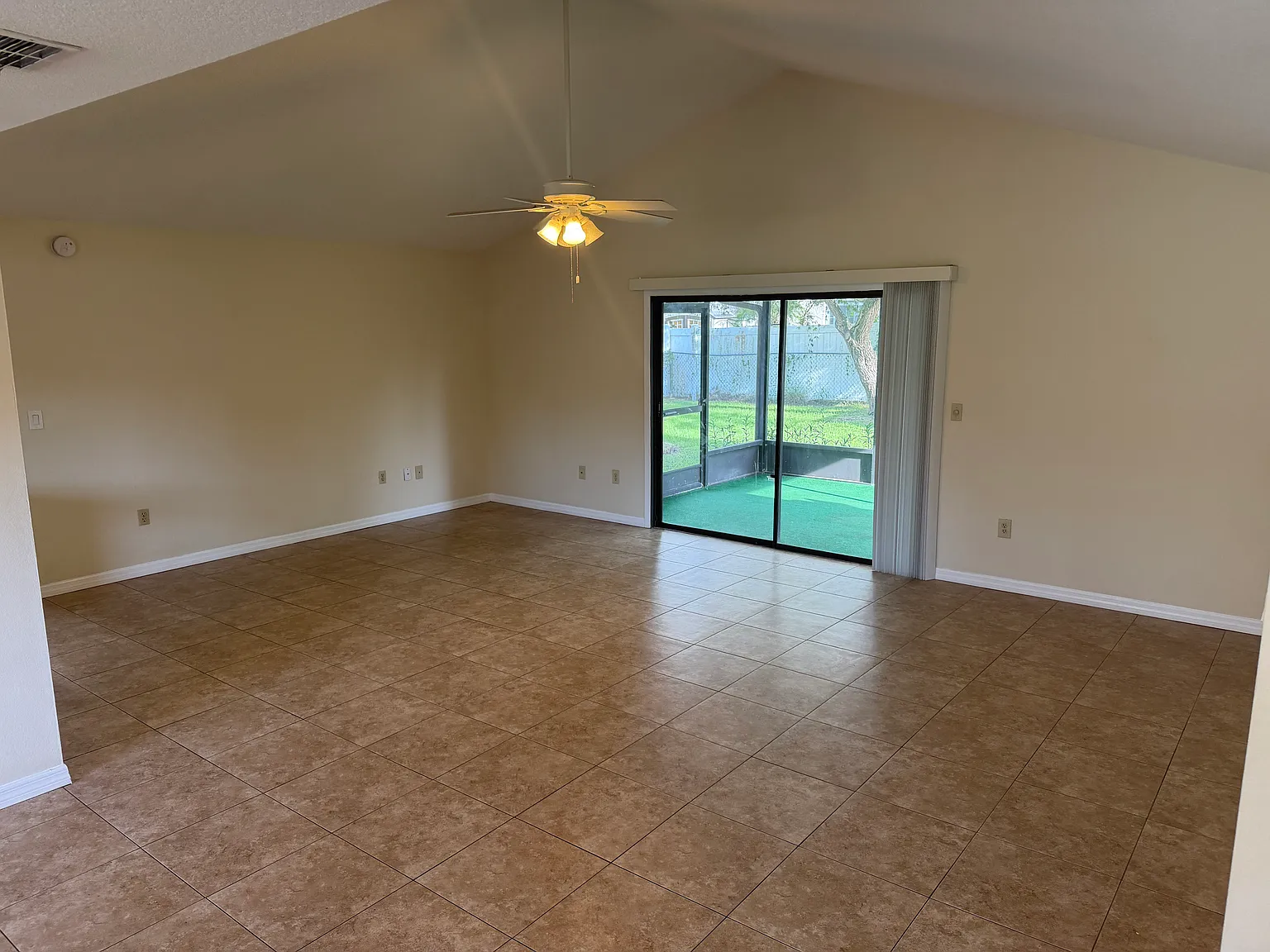 3 bed, 1410 sqft, $1,750 — Photo 2