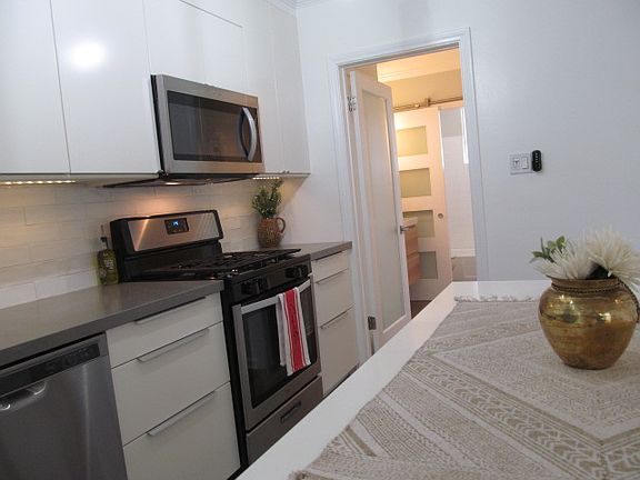 4th image of 55 Navy St #1B-1Ba-600Sqft