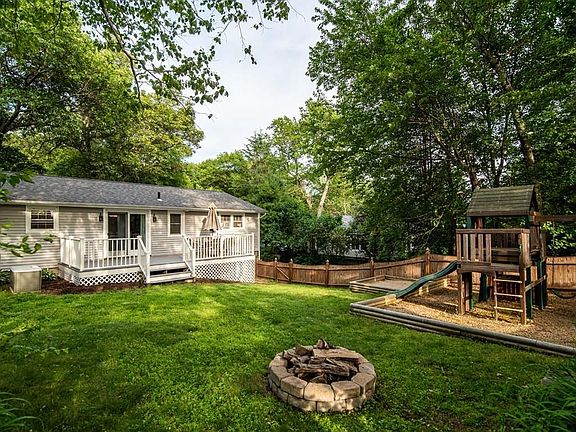 5th image of 85 Laurel Hill Ln