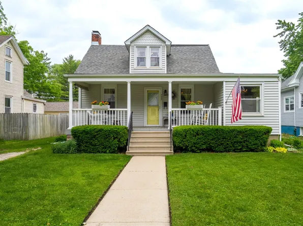 735 W Henry St, Pontiac, IL 61764