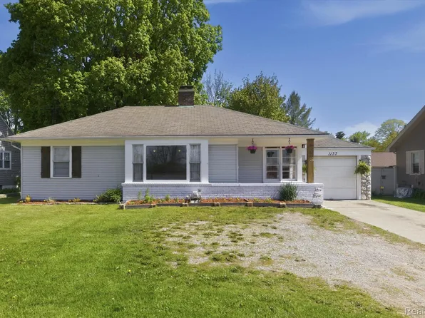 1137 E Main St, Flushing, MI 48433