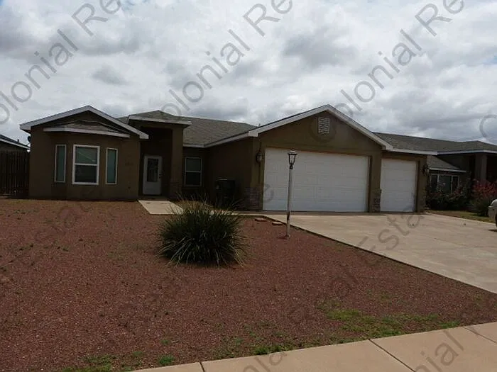4 bed, 2.0 bath, 2056 sqft, $1,950 — Photo 1