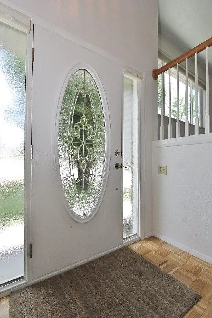 Charming Home on Quiet Cul-de-sac — Photo 2