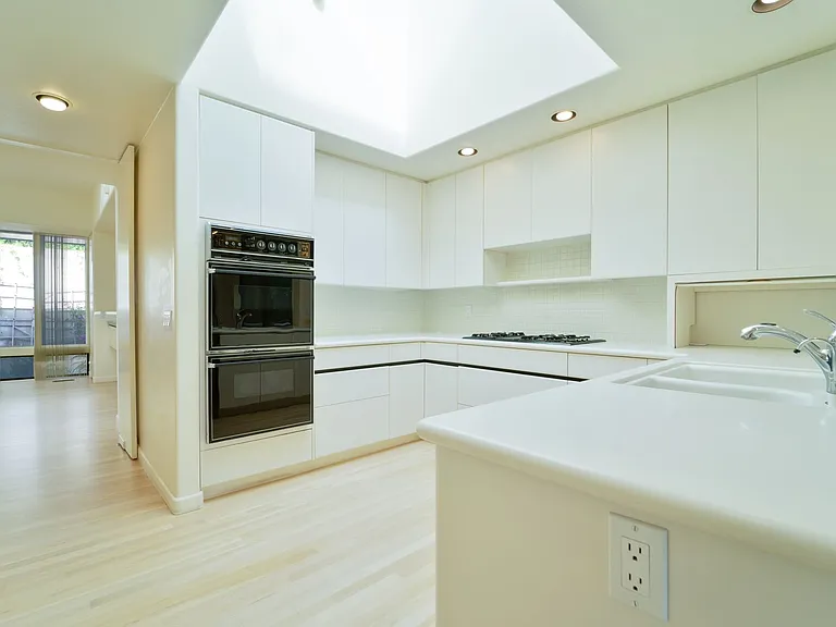 1348 Rhoda Dr — Photo 10