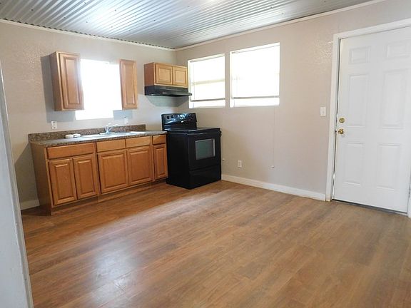 3rd image of 106 W Campbell St