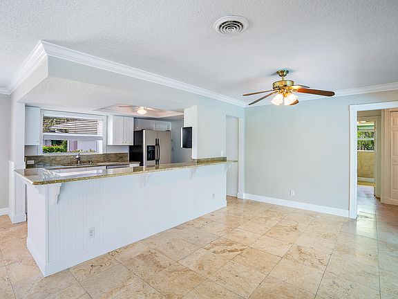 4th image of 217 Golfview Dr