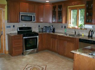 20 Deerfield Rd, Parlin, NJ 08859