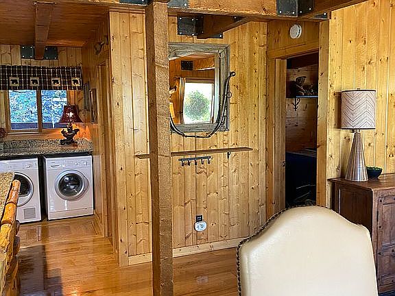 5th image of 260 Lochleven Ln