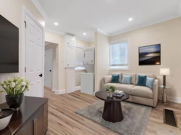 137 Carruthers Ave #1, Ottawa, ON K1Y 1N4