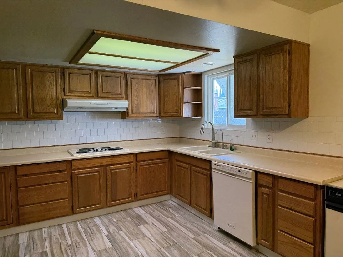 Spacious 3-Bedroom Home on a Cul-de-Sac — Photo 4