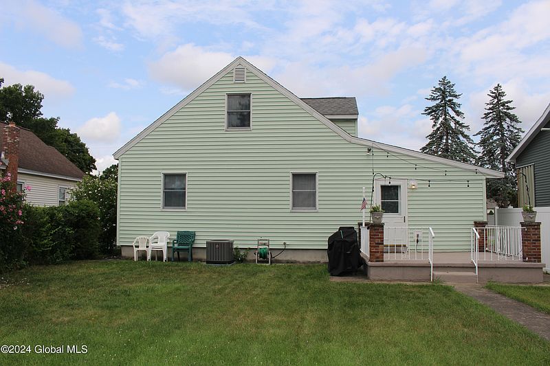 3rd image of 1104 Laura Street