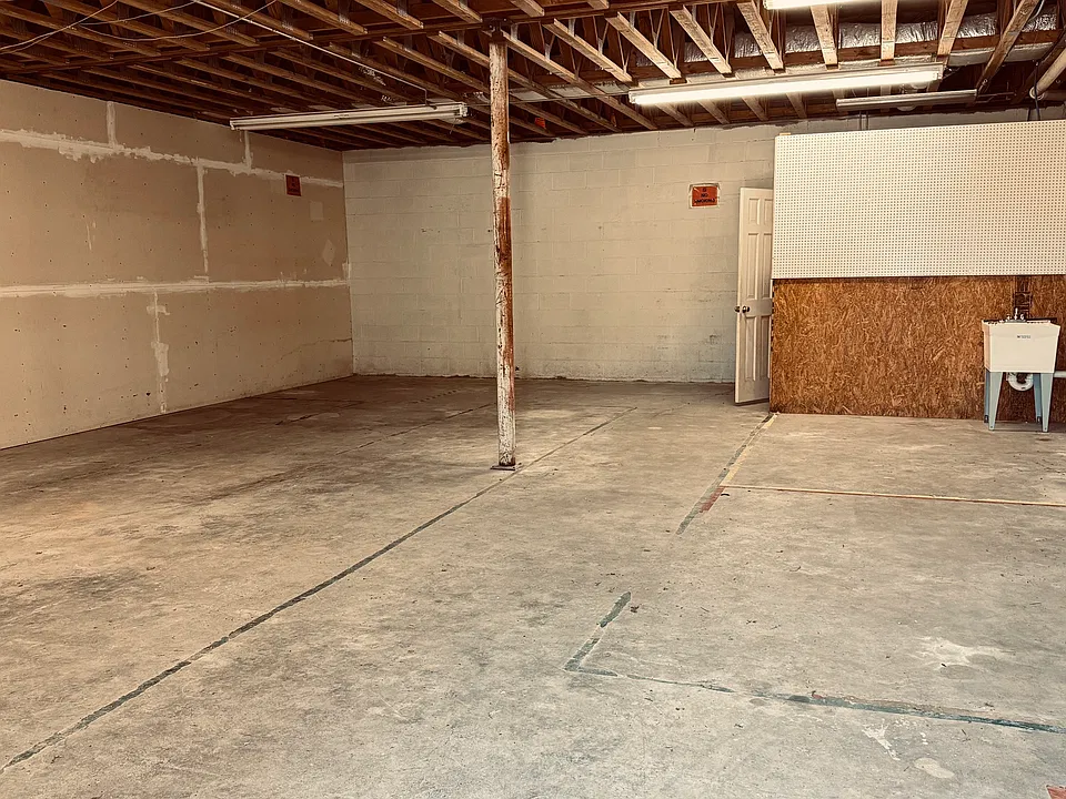 Building Photo 3